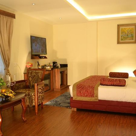 Crescent Resort, Darjeeling ダージリン エクステリア 写真