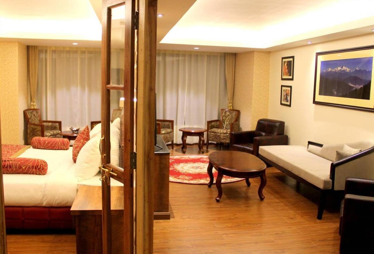 Crescent Resort, Darjeeling ダージリン エクステリア 写真