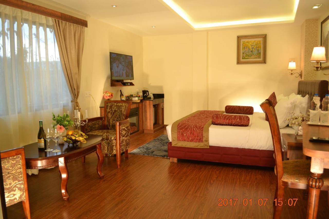 Crescent Resort, Darjeeling ダージリン エクステリア 写真