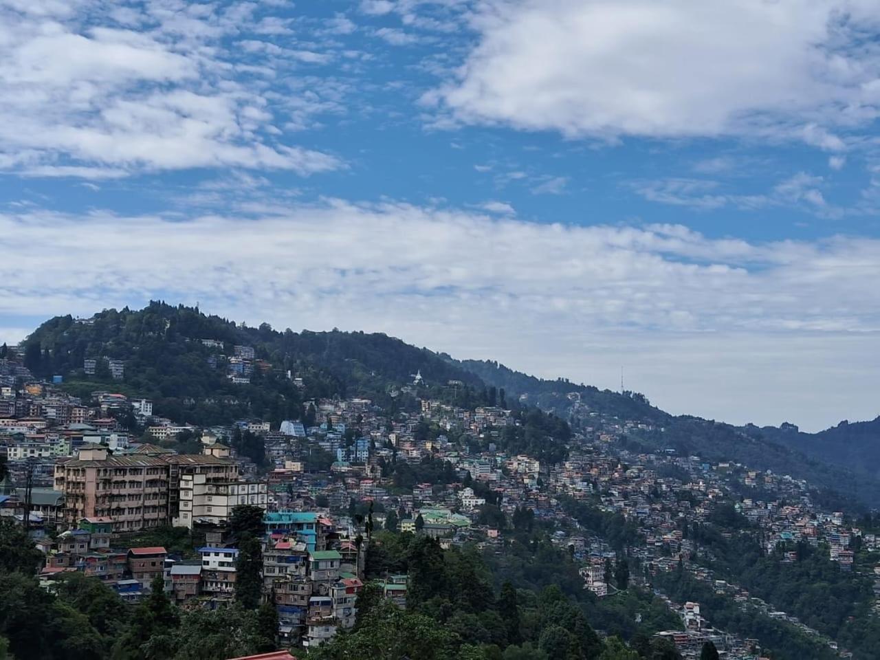Crescent Resort, Darjeeling ダージリン エクステリア 写真